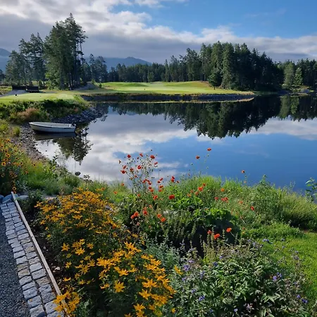 Golf, Mountain And Water Views דירה