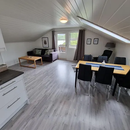 Golf, Mountain And Water Views *